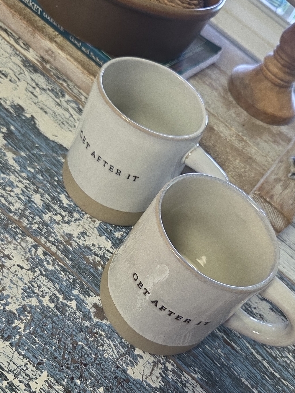Set of stoneware mugs - Picture 2 of 3